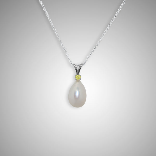 Pearl Pendant With Yellow Sapphire